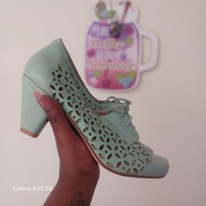 Low Heel Size 9 shoes